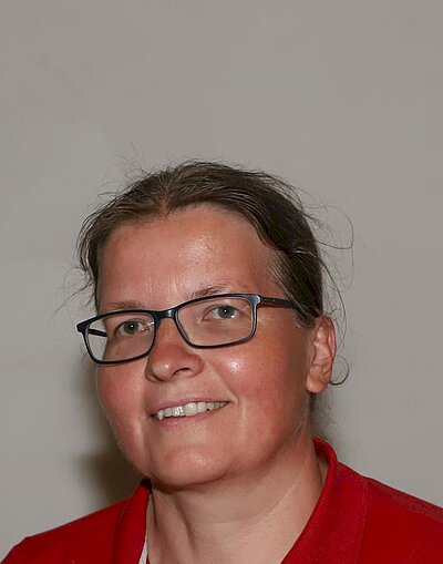 Eva Bayer